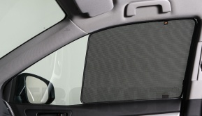 Автошторки Трокот на передние двери, укороченные под улучшенный обзор боковых зеркал, для BMW 5 E61 (2003-2010)